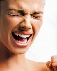 El nerviosismo de una mujer es un síntoma de la presencia de parásitos.